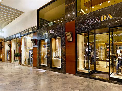 prada bologna negozi